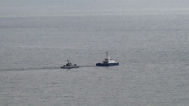 Буксировка задержанных украинских катеров и буксира из порта Керчи Буксировка задержанных украинских катеров и буксира из порта Керчи