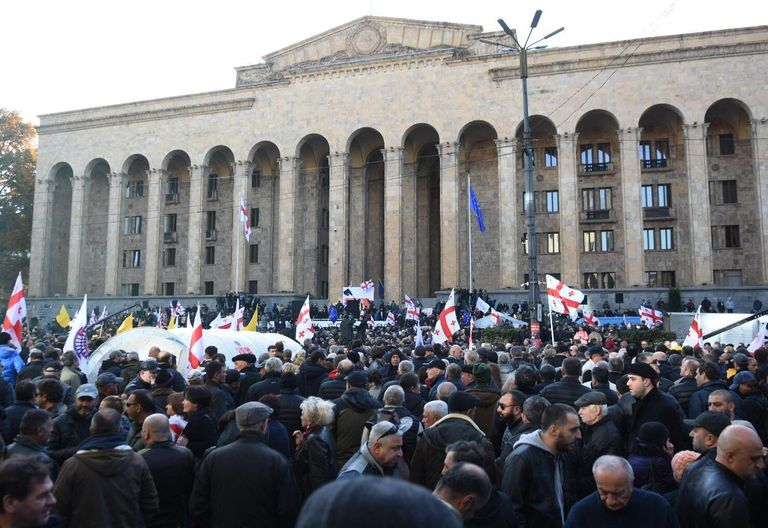 Участники акции протеста в Тбилиси против правящих властей. 17 ноября 2019 Участники акции протеста в Тбилиси против правящих властей. 17 ноября 2019