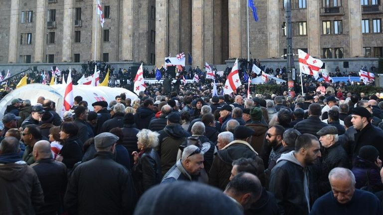 Участники акции протеста в Тбилиси против правящих властей. 17 ноября 2019 Участники акции протеста в Тбилиси против правящих властей. 17 ноября 2019