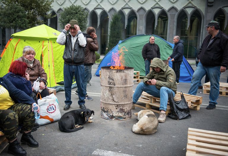 Участники акции протеста в Тбилиси против правящих властей. 15 ноября 2019 Участники акции протеста в Тбилиси против правящих властей. 15 ноября 2019
