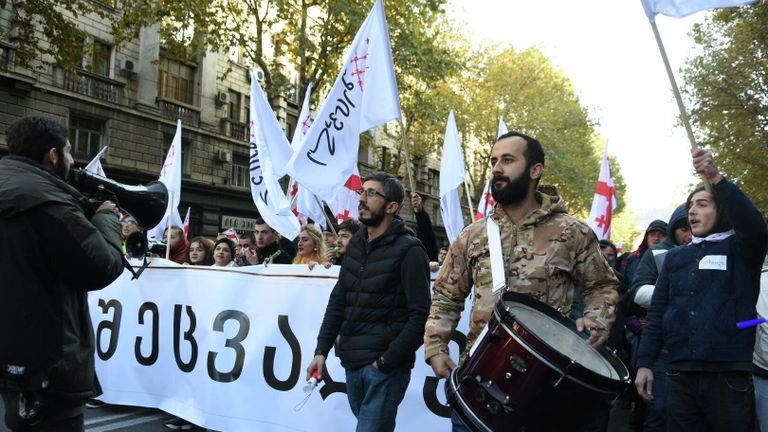 Участники акции протеста в Тбилиси против правящих властей. 17 ноября 2019 Участники акции протеста в Тбилиси против правящих властей. 17 ноября 2019