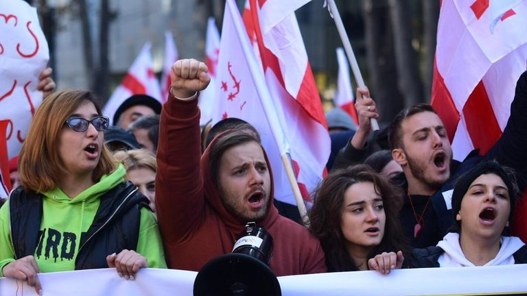 Участники акции протеста в Тбилиси против правящих властей. 17 ноября 2019 Участники акции протеста в Тбилиси против правящих властей. 17 ноября 2019