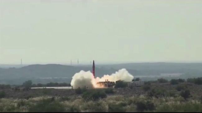 Испытания ракеты класса земля-земля Шахин - 1 в Пакистане Испытания ракеты класса земля-земля Шахин - 1 в Пакистане