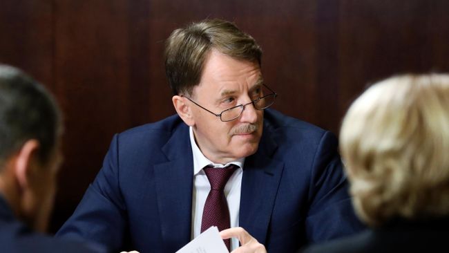 Заместитель председателя правительства РФ Алексей Гордеев на совещании председателя правительства РФ Дмитрия Медведева с вице-премьерами РФ. 18 ноября 2019 Заместитель председателя правительства РФ Алексей Гордеев на совещании председателя правительства РФ Дмитрия Медведева с вице-премьерами РФ. 18 ноября 2019