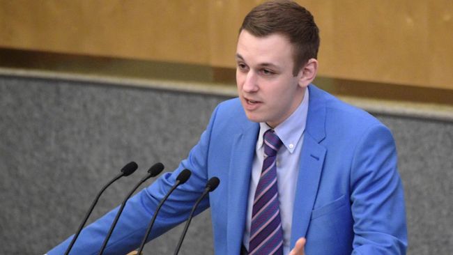 Депутат, член комитета Государственной Думы РФ по физической культуре, спорту, туризму и делам молодежи Василий Власов на пленарном заседании Госдумы РФ Депутат, член комитета Государственной Думы РФ по физической культуре, спорту, туризму и делам молодежи Василий Власов на пленарном заседании Госдумы РФ