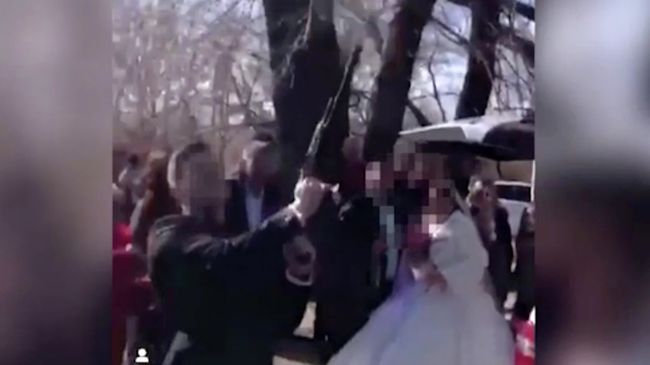 Видео стрельбы у ЗАГСа во Владивостоке Видео стрельбы у ЗАГСа во Владивостоке