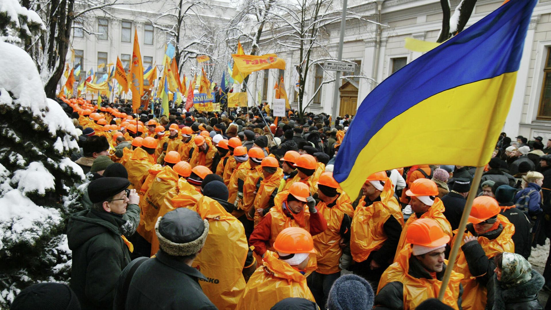 Сторонники кандидата в президенты Украины Виктора Ющенко в Киеве, 2004 год Сторонники кандидата в президенты Украины Виктора Ющенко в Киеве, 2004 год - РИА Новости, 1920, 22.11.2024