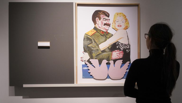 Лот 58. Леонид Соков Сталин и Мерлин. 2015. Дерево, рельеф, ручная роспись Лот 58. Леонид Соков Сталин и Мерлин. 2015. Дерево, рельеф, ручная роспись
