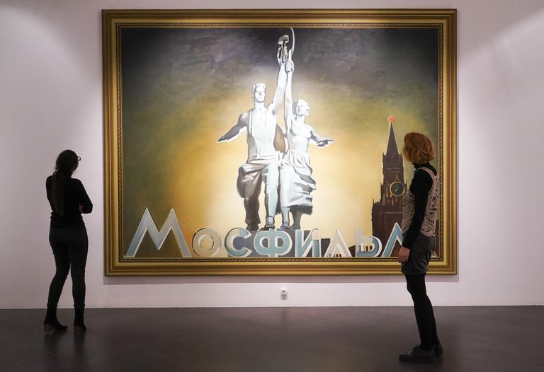 Лот 17. Александр Виноградов, Владимир Дубосарский. Мосфильм из цикла Ускользающая реальность, 2014 холст, масло Лот 17. Александр Виноградов, Владимир Дубосарский. Мосфильм из цикла Ускользающая реальность, 2014 холст, масло
