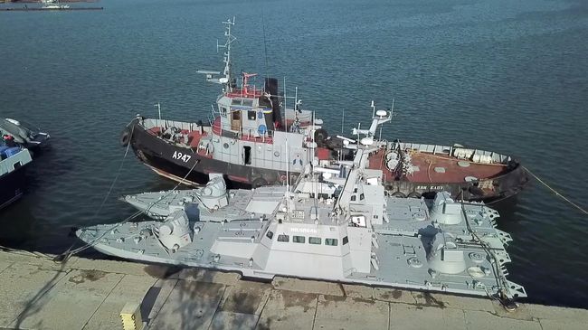 Бронекатера Никополь, Бердянск и  буксир Яны Капу  во время передачи Украине