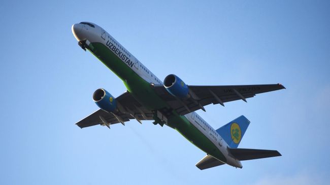Самолет Boeing 757-231 авиакомпании Uzbekistan Airways Самолет Boeing 757-231 авиакомпании Uzbekistan Airways