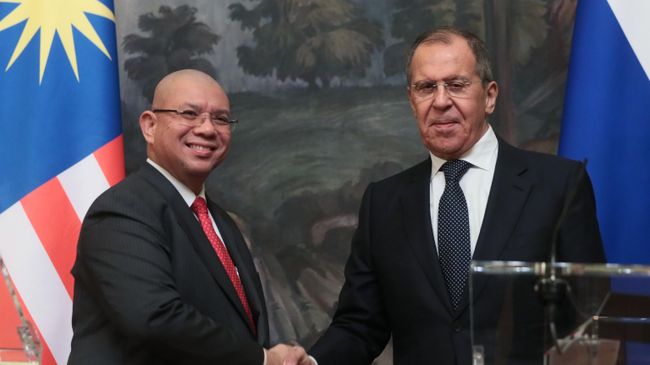 Министр иностранных дел РФ Сергей Лавров и министр иностранных дел Малайзии Сайфуддин Абдулла во время встречи в Москве Министр иностранных дел РФ Сергей Лавров и министр иностранных дел Малайзии Сайфуддин Абдулла во время встречи в Москве