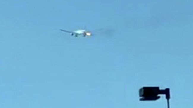 Самолет Boeing 777-300ER авиакомпании Philippine Airlines, загоревшийся после вылета из Лос-Анджелеса, США. 21 ноября 2019 Самолет Boeing 777-300ER авиакомпании Philippine Airlines, загоревшийся после вылета из Лос-Анджелеса, США. 21 ноября 2019