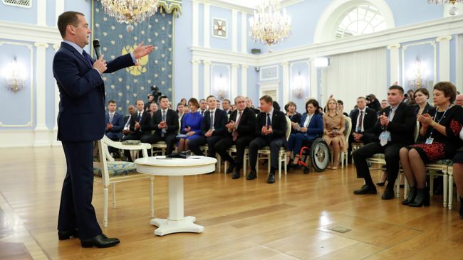 Председатель правительства России Дмитрий Медведев проводит рабочую встречу с активом местных и первичных отделений партии Единой России. 22 ноября 2019 Председатель правительства России Дмитрий Медведев проводит рабочую встречу с активом местных и первичных отделений партии Единой России. 22 ноября 2019