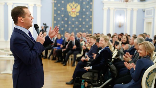 Председатель правительства России Дмитрий Медведев проводит рабочую встречу с активом местных и первичных отделений партии Единой России Председатель правительства России Дмитрий Медведев проводит рабочую встречу с активом местных и первичных отделений партии Единой России