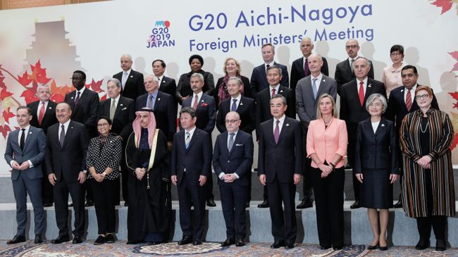 Совместное фотографирование глав делегаций совета министров стран G20. 23 ноября 2019 Совместное фотографирование глав делегаций совета министров стран G20. 23 ноября 2019