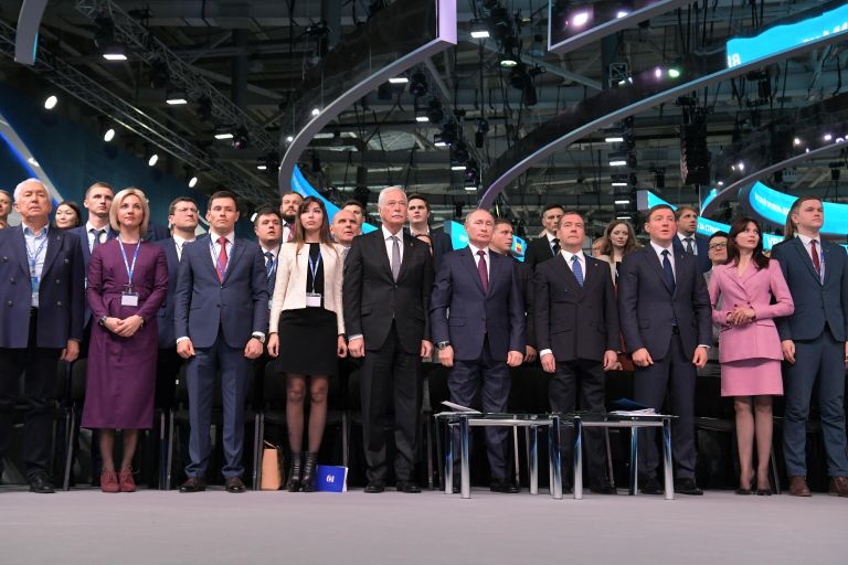 Президент РФ Владимир Путин и председатель правительства РФ Дмитрий Медведев на пленарном заседании XIX съезда партии Единая Россия Президент РФ Владимир Путин и председатель правительства РФ Дмитрий Медведев на пленарном заседании XIX съезда партии Единая Россия