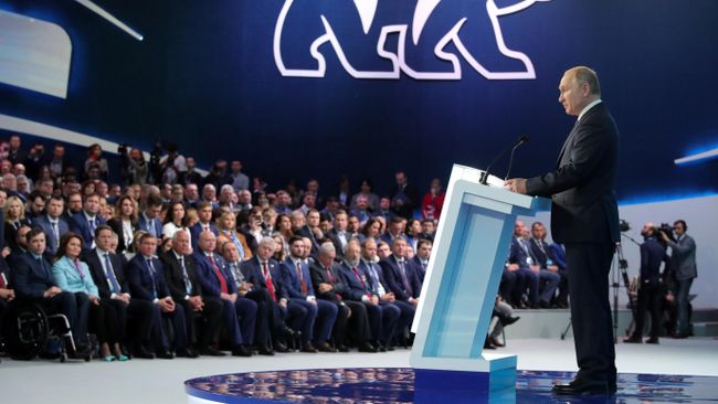 Президент Владимир Путин на съезде партии Единая Россия Президент Владимир Путин на съезде партии Единая Россия