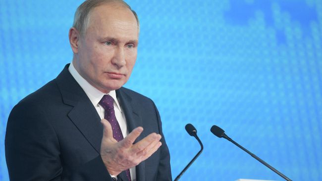 Президент РФ Владимир Путин выступает на пленарном заседании XIX съезда Всероссийской политической партии Единая Россия Президент РФ Владимир Путин выступает на пленарном заседании XIX съезда Всероссийской политической партии Единая Россия