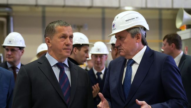 Полномочный представитель президента РФ в Дальневосточном федеральном округе Юрий Трутнев и председатель правления ПАО РусГидро Николай Шульгинов на Сахалинской ГРЭС-2 Полномочный представитель президента РФ в Дальневосточном федеральном округе Юрий Трутнев и председатель правления ПАО РусГидро Николай Шульгинов на Сахалинской ГРЭС-2