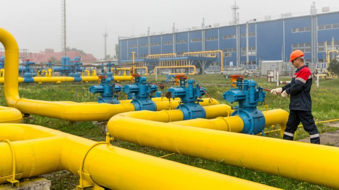 Сотрудник компании Нафтогаз Украины на одном из предприятий Сотрудник компании Нафтогаз Украины на одном из предприятий - РИА Новости, 1920, 22.05.2021