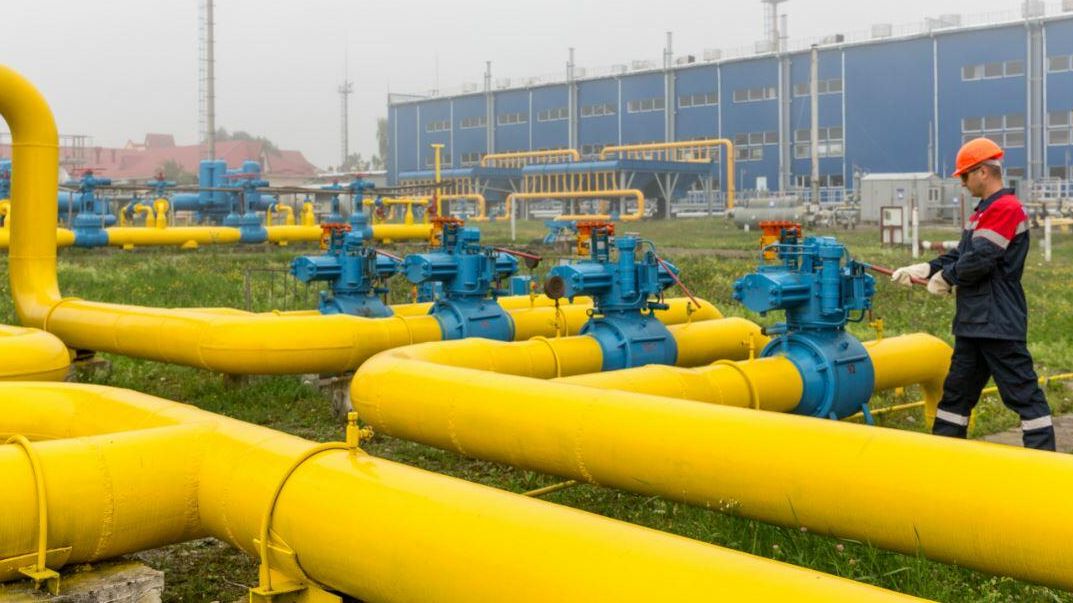 Сотрудник компании Нафтогаз Украины на одном из предприятий Сотрудник компании Нафтогаз Украины на одном из предприятий - РИА Новости, 1920, 28.10.2021