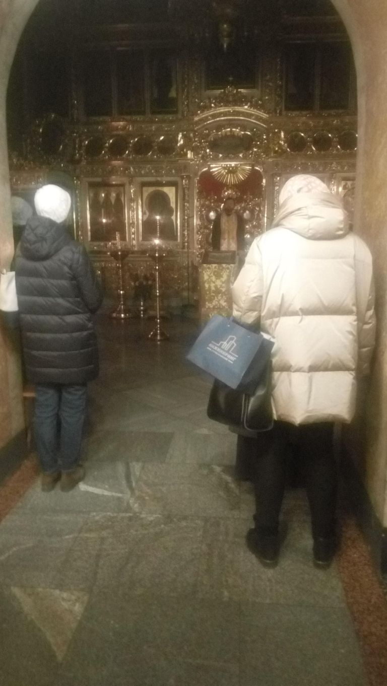 Верующие во время службы в храме всех святых на Кулишках (в прошлом - подворье Александрийской православной церкви в Москве) 25.11.2019 Верующие во время службы в храме всех святых на Кулишках (в прошлом - подворье Александрийской православной церкви в Москве) 25.11.2019