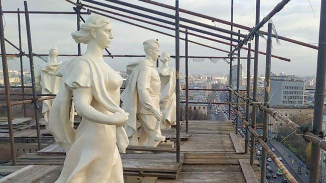 Скульптуры на доме 37 по Ленинскому проспекту в Москве Скульптуры на доме 37 по Ленинскому проспекту в Москве