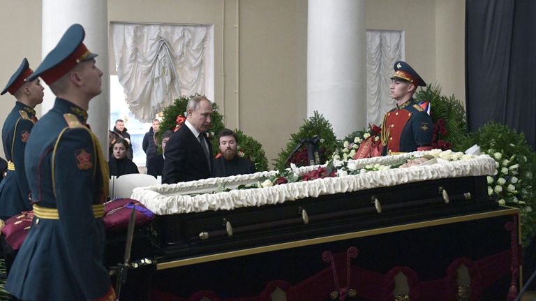 Президент РФ Владимир Путин на церемонии прощания с президентом Санкт-Петербургского государственного университета Людмилой Вербицкой Президент РФ Владимир Путин на церемонии прощания с президентом Санкт-Петербургского государственного университета Людмилой Вербицкой