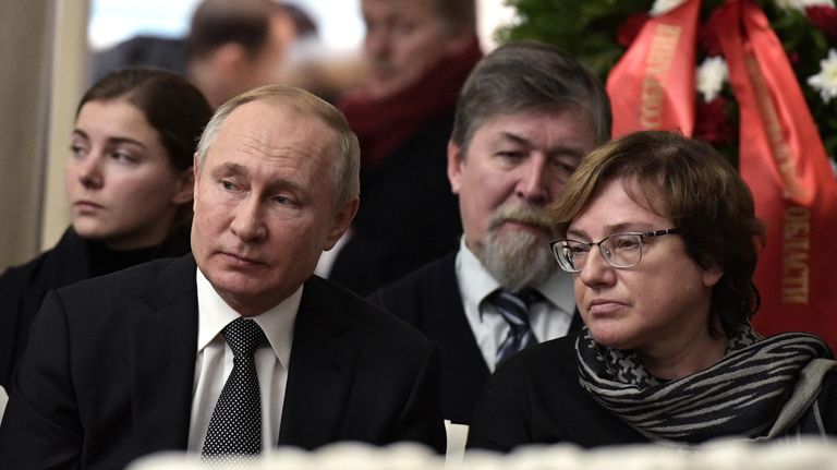 Президент РФ Владимир Путин на церемонии прощания с президентом Санкт-Петербургского государственного университета Людмилой Вербицкой Президент РФ Владимир Путин на церемонии прощания с президентом Санкт-Петербургского государственного университета Людмилой Вербицкой