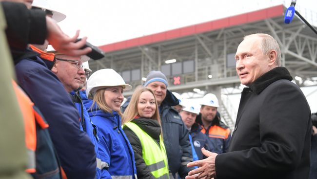 Президент РФ Владимир Путин на церемонии открытия скоростной платной трассы М-11 Москва - Санкт-Петербург Президент РФ Владимир Путин на церемонии открытия скоростной платной трассы М-11 Москва - Санкт-Петербург