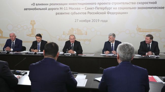Президент РФ Владимир Путин на совещании по вопросу О влиянии реализации инвестиционного проекта строительства скоростной автомобильной дороги М-11 Москва - Санкт-Петербург Президент РФ Владимир Путин на совещании по вопросу О влиянии реализации инвестиционного проекта строительства скоростной автомобильной дороги М-11 Москва - Санкт-Петербург