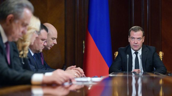 Председатель правительства РФ Дмитрий Медведев проводит совещание с вице-премьерами РФ