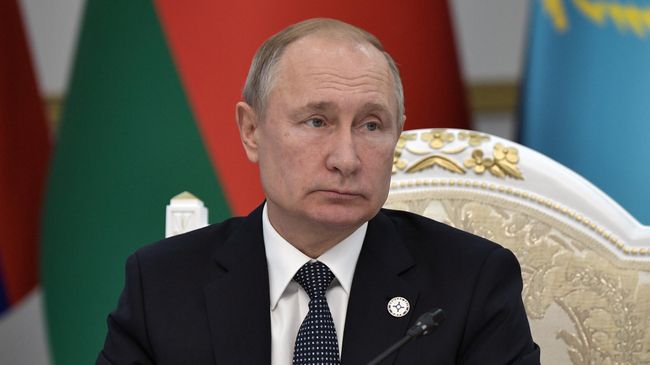 Президент РФ Владимир Путин на заседании Совета коллективной безопасности ОДКБ в узком составе в Киргизии Президент РФ Владимир Путин на заседании Совета коллективной безопасности ОДКБ в узком составе в Киргизии