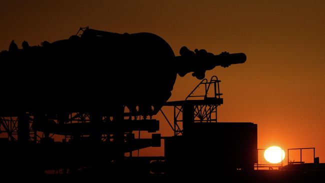 Вывоз ракеты-носителя на стартовую площадку космодрома Байконур Вывоз ракеты-носителя на стартовую площадку космодрома Байконур