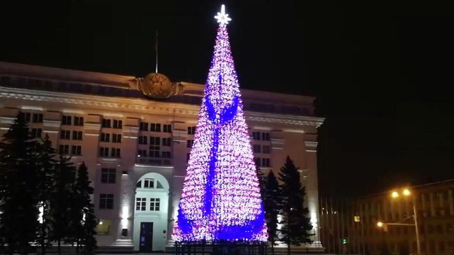 Новая новогодняя ель за 18 миллионов рублей в Кемерово Новая новогодняя ель за 18 миллионов рублей в Кемерово