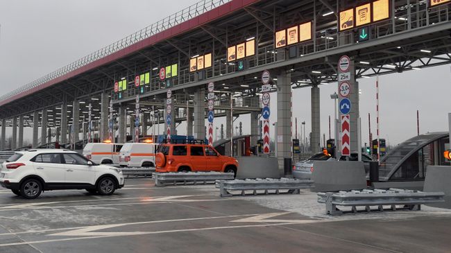 Пункт взимания платы скоростной платной трассы М-11 Москва - Санкт-Петербург