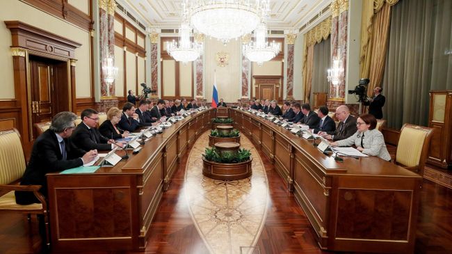 Дмитрий Медведев проводит совещание с членами кабинета министров РФ
Дмитрий Медведев проводит совещание с членами кабинета министров РФ