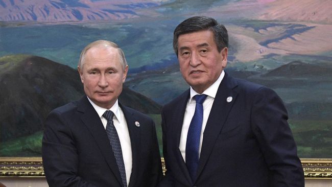 Президент РФ Владимир Путин и президент Киргизии Сооронбай Жээнбеков Президент РФ Владимир Путин и президент Киргизии Сооронбай Жээнбеков