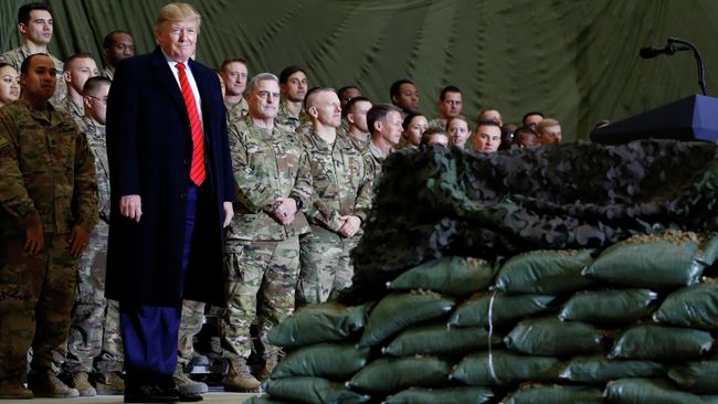 Президент США Дональд Трамп во время визита в Афганистан Президент США Дональд Трамп во время визита в Афганистан