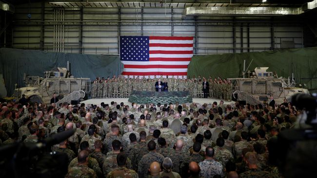 Президент США Дональд Трамп во время визита в Афганистан. 28 ноября 2019 Президент США Дональд Трамп во время визита в Афганистан. 28 ноября 2019