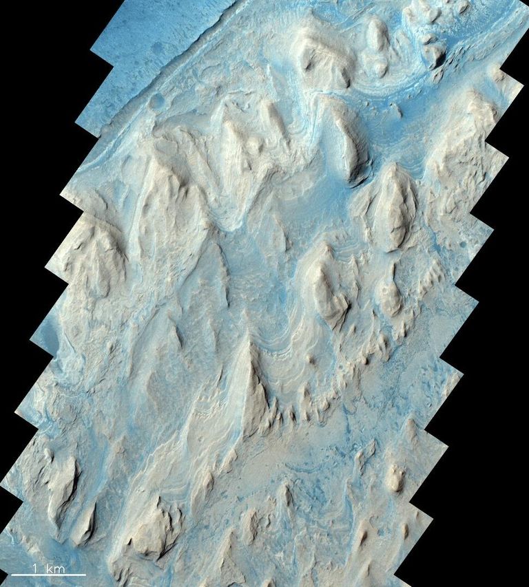 Кратер Гейла (Gale) на Марсе, снятый аппаратом TGO российско-европейской миссии ExoMars 2016 Кратер Гейла (Gale) на Марсе, снятый аппаратом TGO российско-европейской миссии ExoMars 2016