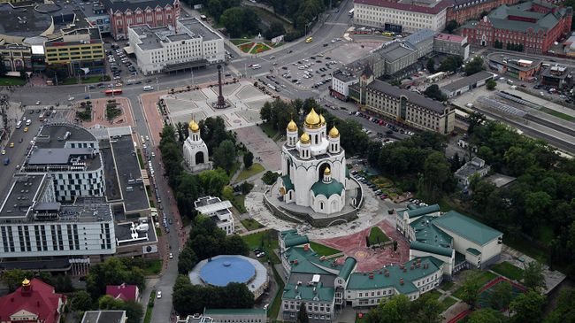 Вид с борта вертолета на кафедральный собор Христа Спасителя и площадь Победы в Калининграде Вид с борта вертолета на кафедральный собор Христа Спасителя и площадь Победы в Калининграде