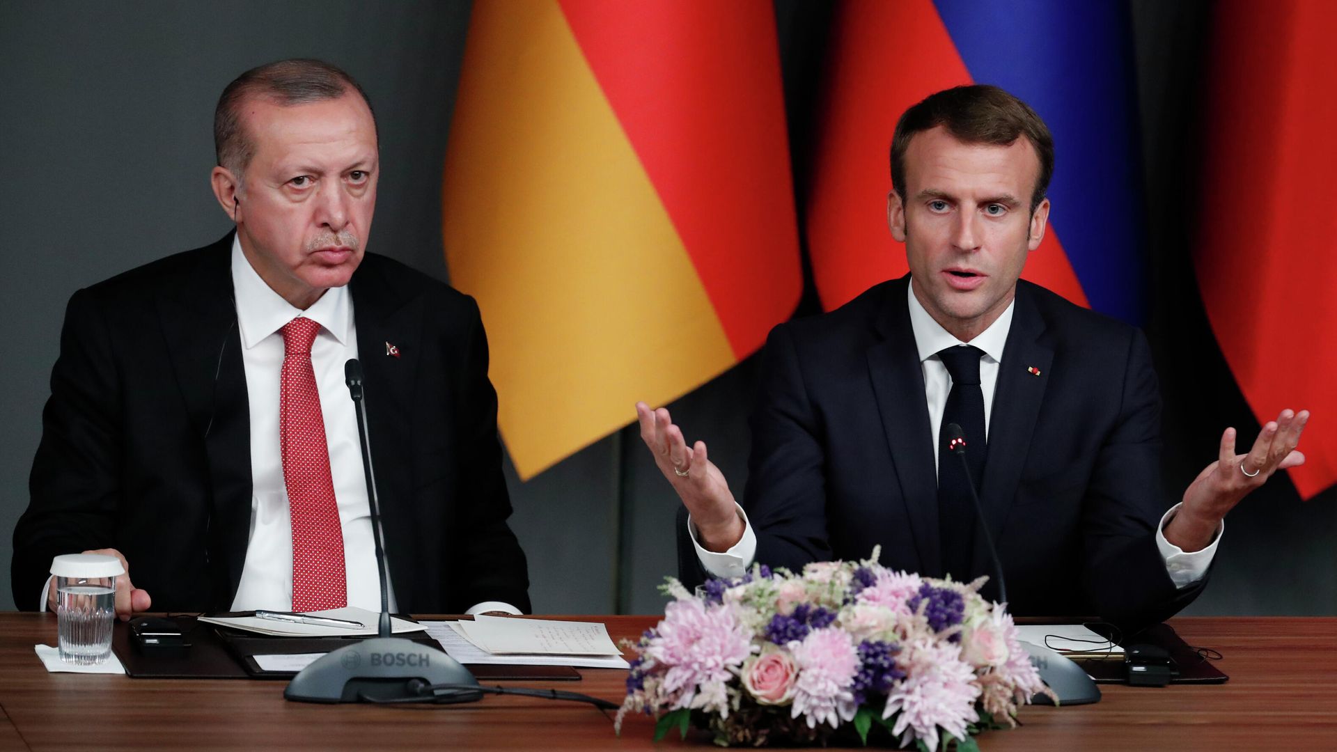 Президент Турции Реджеп Тайип Эрдоган и президент Франции Эммануэль Макрон Президент Турции Реджеп Тайип Эрдоган и президент Франции Эммануэль Макрон - РИА Новости, 1920, 25.10.2020