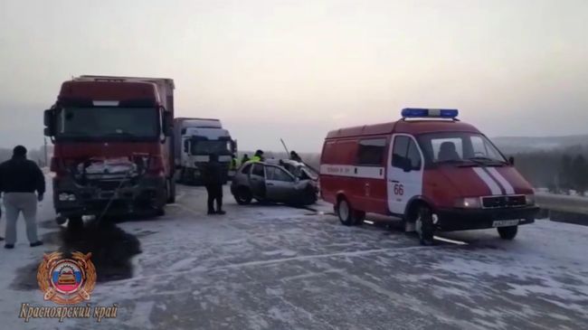 На месте ДТП в Уярском районе Красноярского края. 30 ноября 2019 На месте ДТП в Уярском районе Красноярского края. 30 ноября 2019