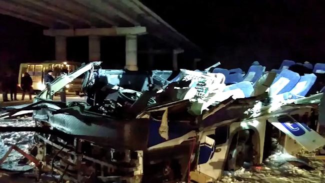 На месте падения пассажирского автобуса с моста в Забайкальском крае На месте падения пассажирского автобуса с моста в Забайкальском крае