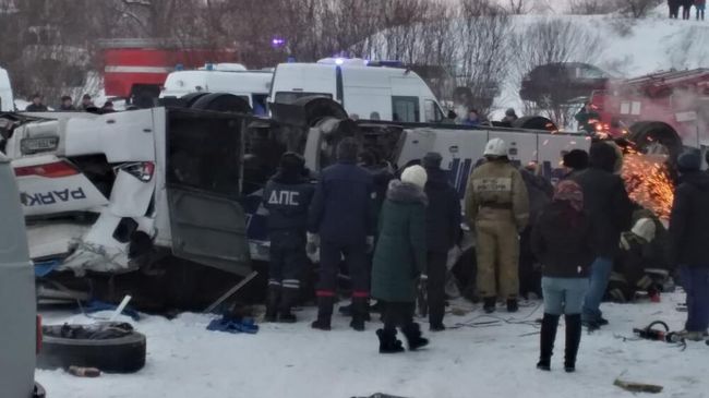 Пассажирский автобус, упавший с моста в Забайкальском крае Пассажирский автобус, упавший с моста в Забайкальском крае