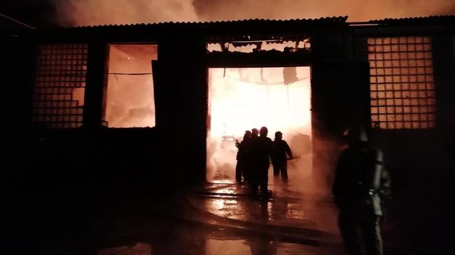 Пожар на складе в Брянске Пожар на складе в Брянске