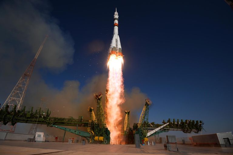 Запуск ракеты-носителя Союз-2.1а с пилотируемым кораблем Союз МС-14 со стартовой площадки космодрома Байконур Запуск ракеты-носителя Союз-2.1а с пилотируемым кораблем Союз МС-14 со стартовой площадки космодрома Байконур