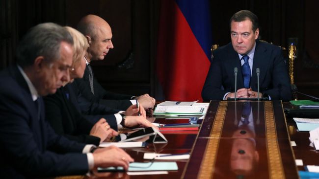 Премьер-министр Дмитрий Медведев проводит совещание с вице-премьерами России. 2 декабря 2019